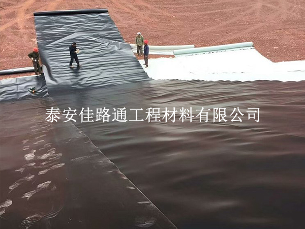 污水處理防滲膜損壞，這 5 大自然因素是主要原因